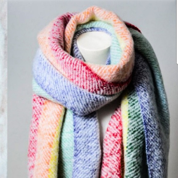 🧣💦 Soft Blue Rainbow Blanket Scarf! - Picture 3 of 3